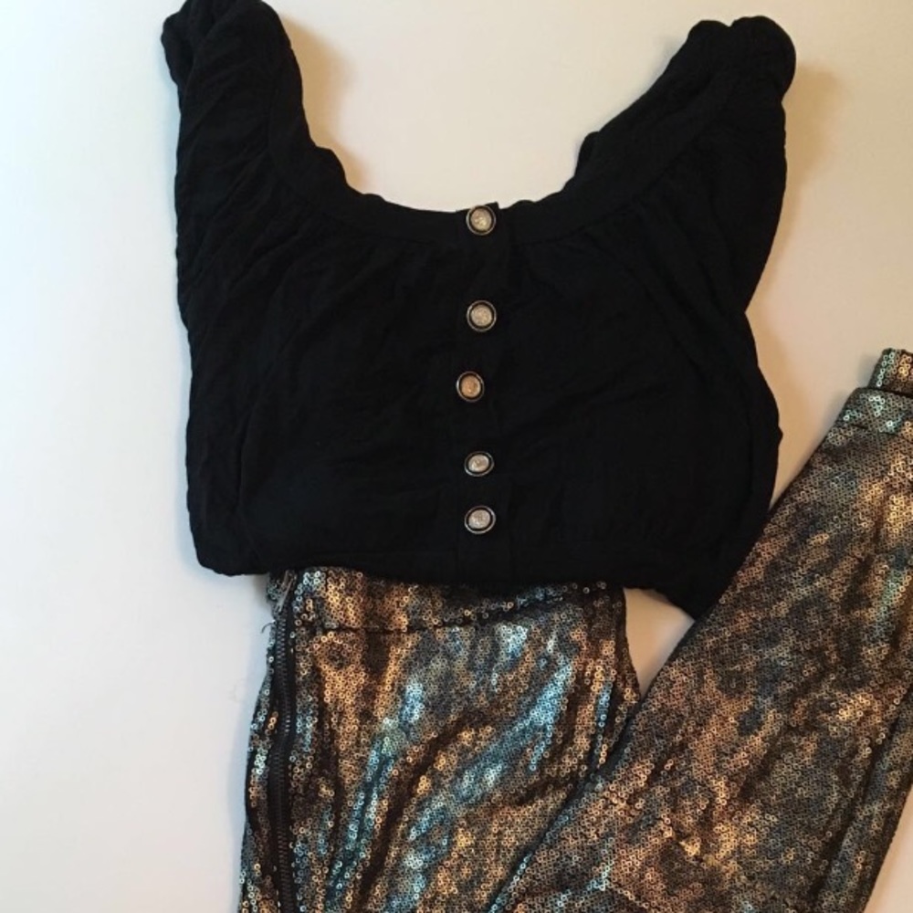 Black off the shoulder top ✨‎